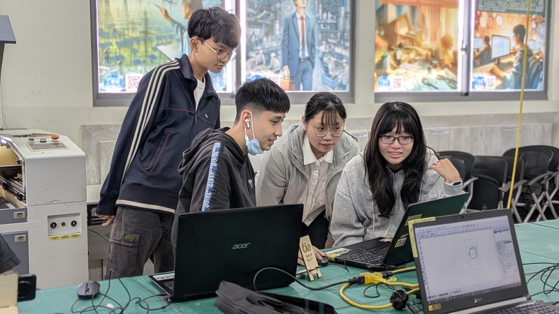 2025【正修創客基地×工學院】同儕學習社群研習-雷射雕刻教育訓練及基礎實作工作坊圖片(另開新視窗)