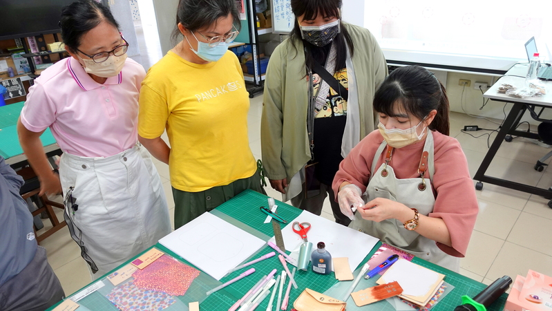 20250514-0521【正修創客基地×工學院】工程材料應用實作工作坊-燙金立體皮革磁釦小包圖片(另開新視窗)